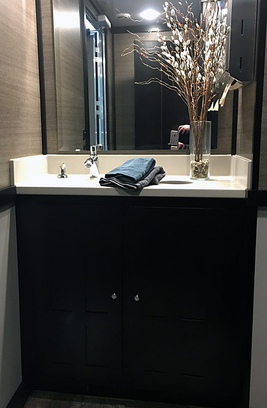 Mr. Clean Luxury Restroom Trailer – For rent in Springfield, Ohio – Mr. Clean Portable Toilets | RNTR.com – Image 3 of 5