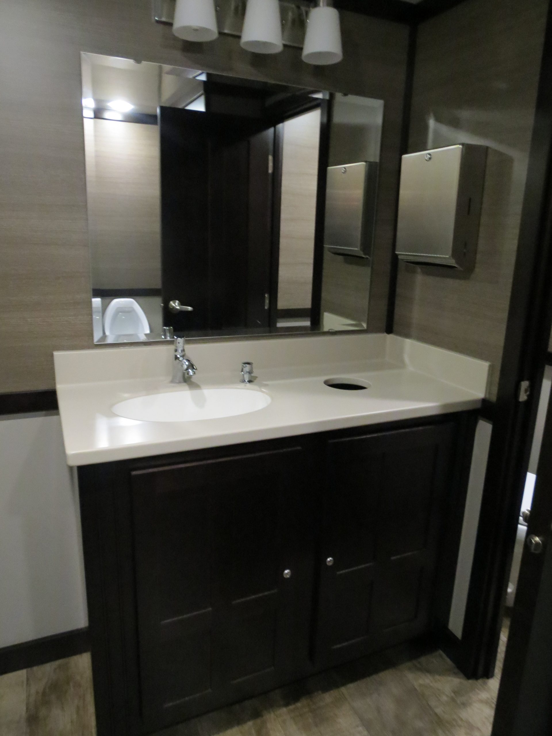 Mr. Clean Luxury Restroom Trailer – For rent in Springfield, Ohio – Mr. Clean Portable Toilets | RNTR.com – Image 2 of 5