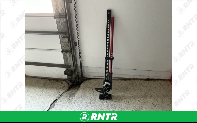 Badland  48" Farm Jack – For rent in Alexandria, Minnesota – RNTR Depot of Alexandria MN | RNTR.com – Image 2 of 2