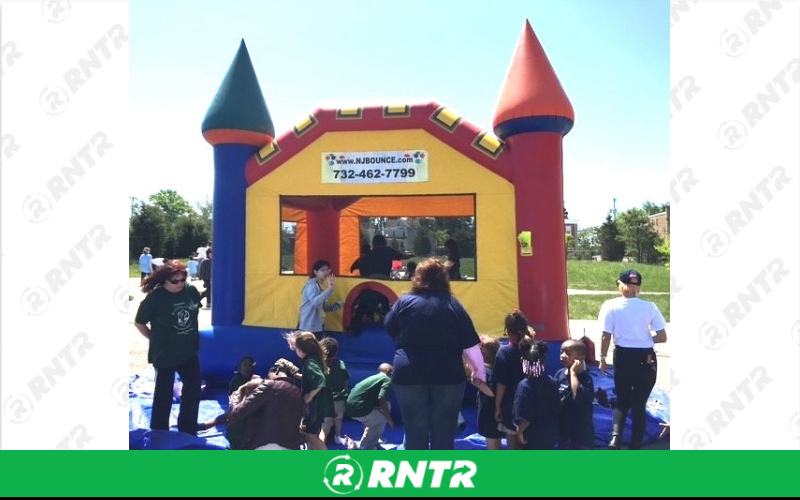 Generic Castle 15x15 Bounce House – For rent in howell, new-jersey – Mr. Happy Party Rentals | RNTR.com – Image 1