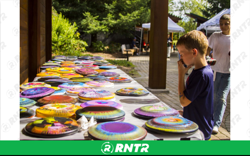 Generic Frisbee Spin Art – For rent in Howell, New Jersey – Mr. Happy Party Rentals | RNTR.com – Image 3 of 3