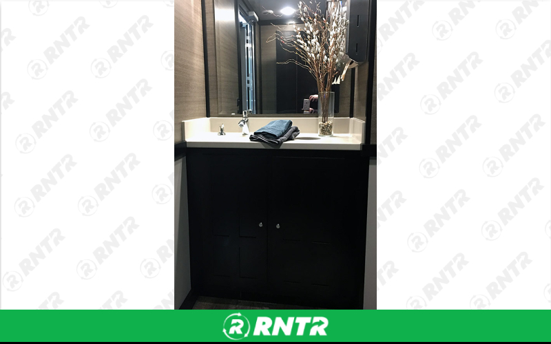 Mr. Clean Luxury Restroom Trailer – For rent in Springfield, Ohio – Mr. Clean Portable Toilets | RNTR.com – Image 2 of 5