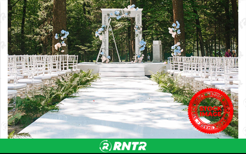 Generic White Aisle Runner - 8Ft Wide – For rent in skokie, illinois – Evento | RNTR.com – Image 1