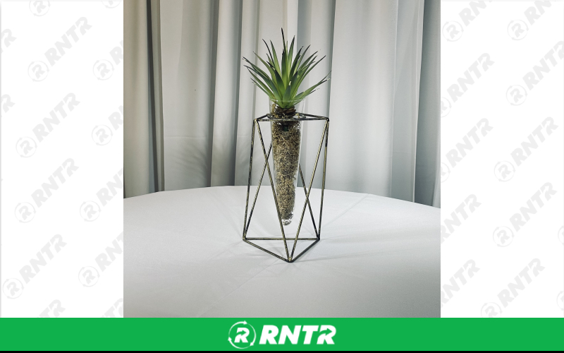 Generic 9 Triangle Bud Vase (Gold) – For rent in indianapolis, indiana – Ace Party Rental | RNTR.com – Image 1