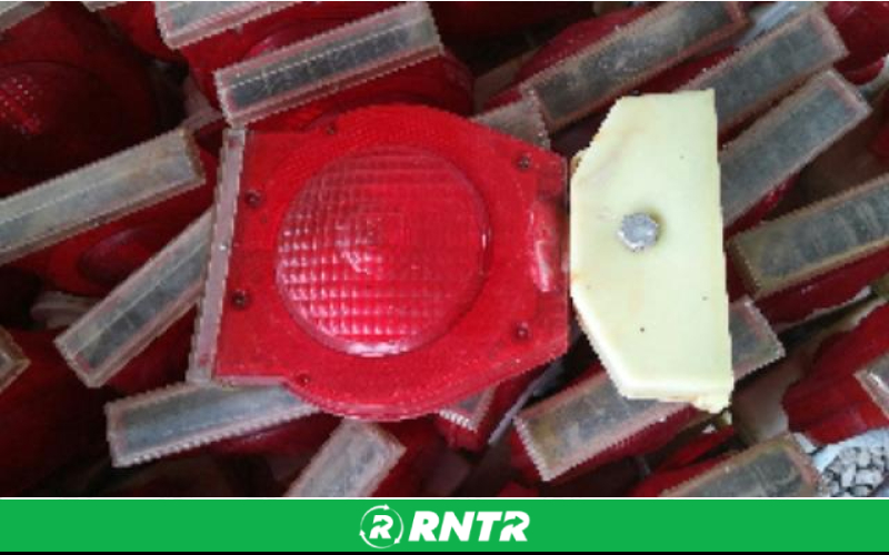 Generic Barricade Light -  Round Red – For rent in Fort Madison, Iowa – Complete Rental | RNTR.com – Image 3 of 3