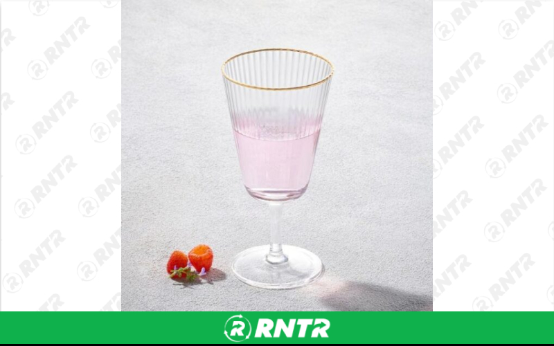 Generic Gold Fluted Wine Glass – For rent in skokie, illinois – Evento | RNTR.com – Image 1