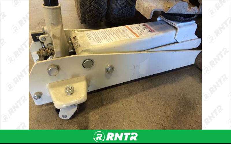 Generic Jack -  Floor Jet 3 ton – For rent in fort-madison, iowa – Complete Rental | RNTR.com – Image 1