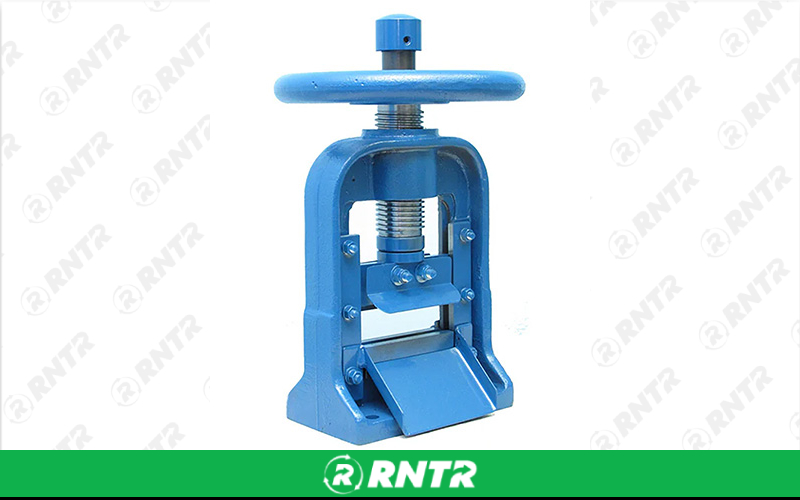 Generic Manual 3-Way Splitter - 3/8 – For rent in kenosha, wisconsin – Lee\'s Rent It LLC | RNTR.com – Image 1