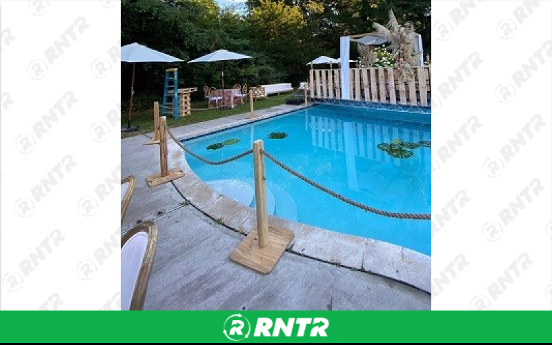 Generic Rustic Stanchion and Rope – For rent in south-hackensack, new-jersey – Rentastic Party Rental | RNTR.com – Image 1