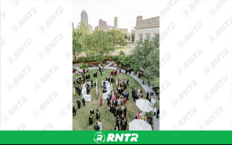 Generic Sophia Curved Bar – For rent in indianapolis, indiana – Ace Party Rental | RNTR.com – Image 1