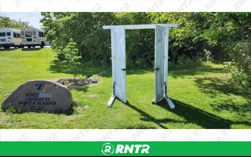Generic WEDDING ENTRANCE DOORS – For rent in Lafayette, Indiana – Midwest Rentals Inc | RNTR.com – Image 1