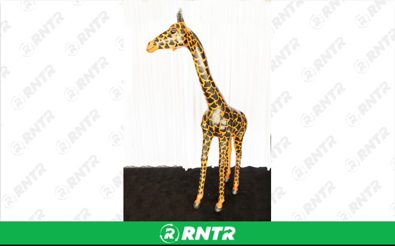 Generic Giraffe Statue – For rent in Portland, Oregon – Peter Corvallis Productions | RNTR.com – Image 1
