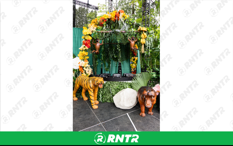 Generic Monkey (hanging) Statue – For rent in Portland, Oregon – Peter Corvallis Productions | RNTR.com – Image 1