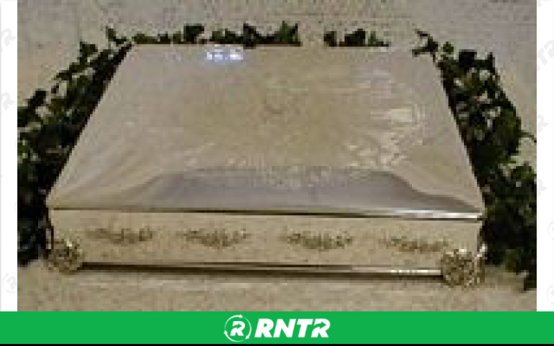 Generic SILVER 16X16 SQ.CAKE STAND – For rent in Mount Airy, North Carolina – Cooke Rentals MA | RNTR.com – Image 1 of 1