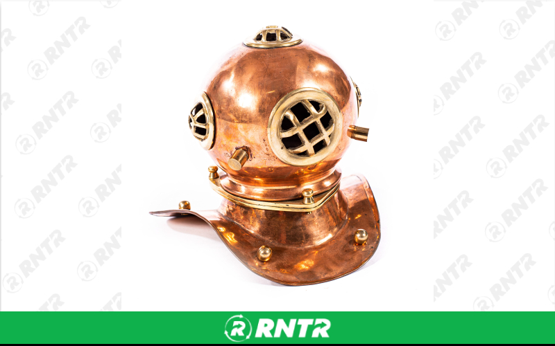 Generic Small Diving Helmet – Brass – For rent in Portland, Oregon – Peter Corvallis Productions | RNTR.com – Image 2 of 3