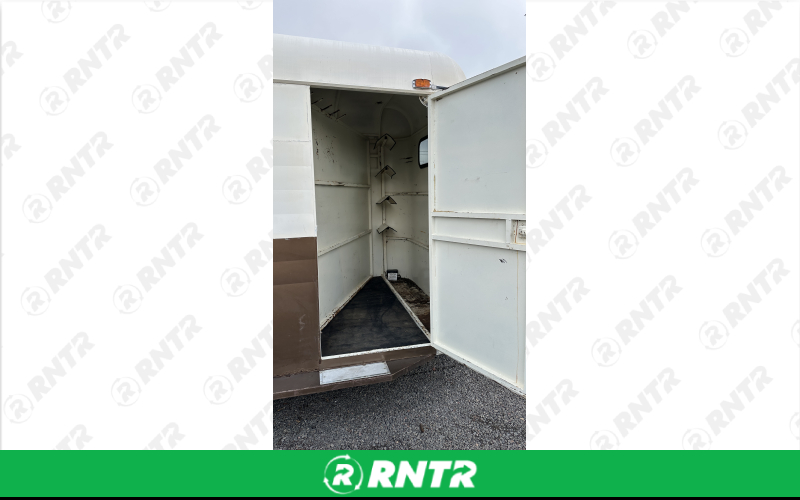 RWM 3 Horse Trailer – For rent in Eagle Point, Oregon – EDS Rentals | RNTR.com – Image 4 of 6